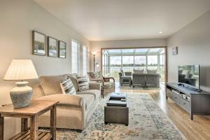 Photo #5 of Ideally Located San Francisco Bay Home with Sunroom! in Alameda, CA