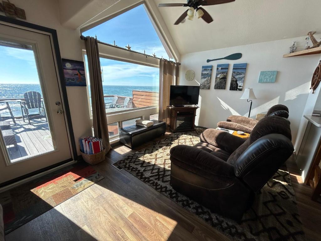 Photo #1 of Ocean Front Cabin 14 W Jacuzzi & Gorgeous Views in Smith River, CA