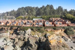 Photo #6 of Ocean Front Cabin 14 W Jacuzzi & Gorgeous Views in Smith River, CA