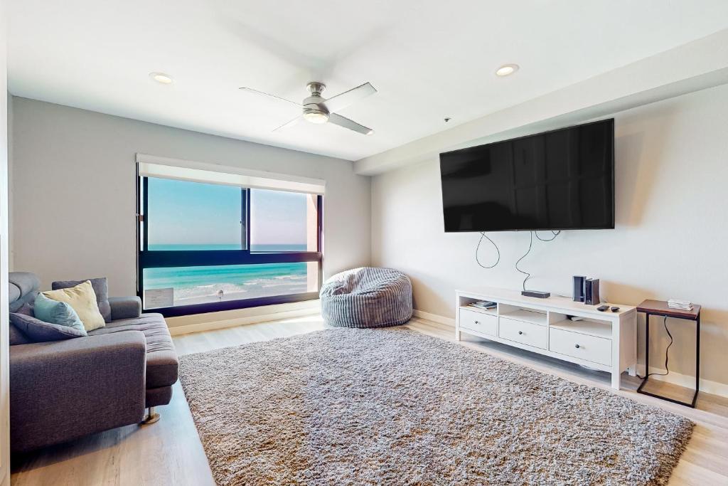 Photo #1 of Blue Wave Penthouse in San Diego, CA