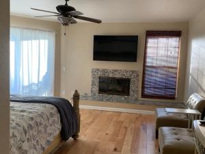 Photo #5 of Pacific Breeze Right Next to Huntington Beach Pier! Steps from Beach!! in Huntington Beach, CA