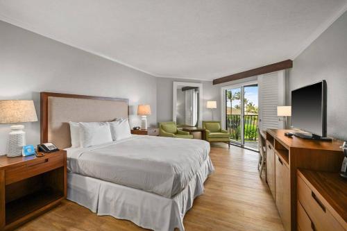 Photo #2 of Romantic Pool Oceanview Room at Plantation Style Oceanfront Resort in Lihue, HI