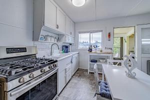 Photo #4 of Driftwood Cottage in Eureka, CA