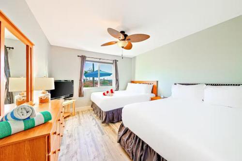 Photo #2 of Newport Beach Condo with Patio Perfect Location on the Boardwalk in Newport Beach, CA