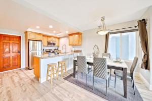 Photo #4 of Newport Beach Condo with Patio Perfect Location on the Boardwalk in Newport Beach, CA
