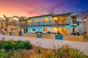 Photo #6 of Newport Beach Condo with Patio Perfect Location on the Boardwalk in Newport Beach, CA