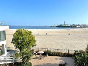 Photo #4 of Beautiful Bright Condo Steps Away from the Beach in Long Beach, CA