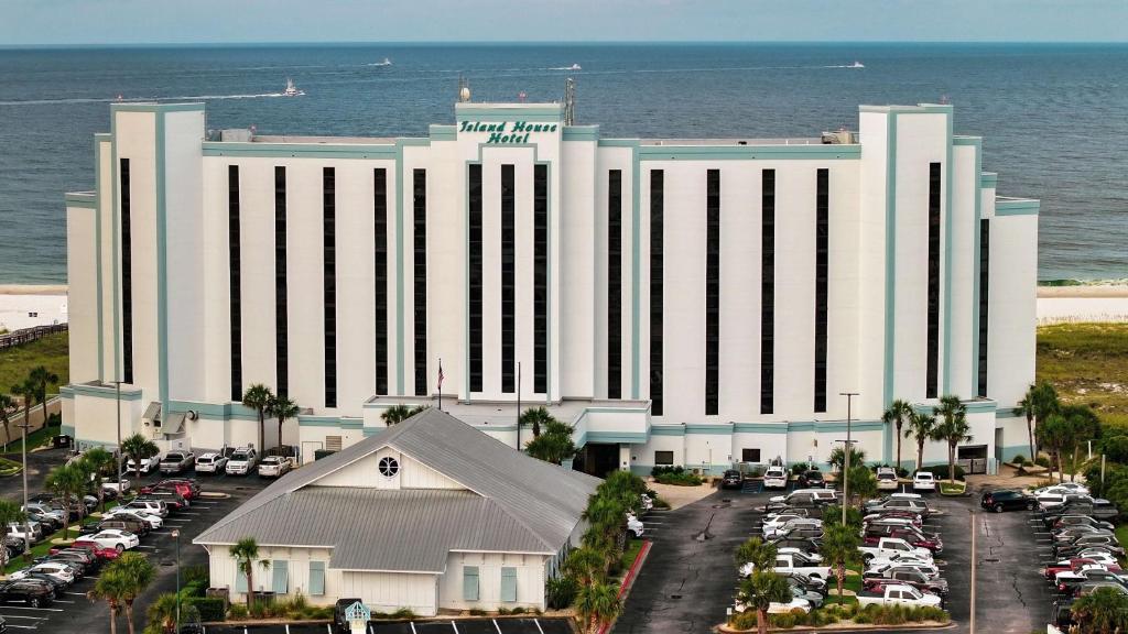 Photo of The Island House Hotel a Doubletree by Hilton in Orange Beach, AL