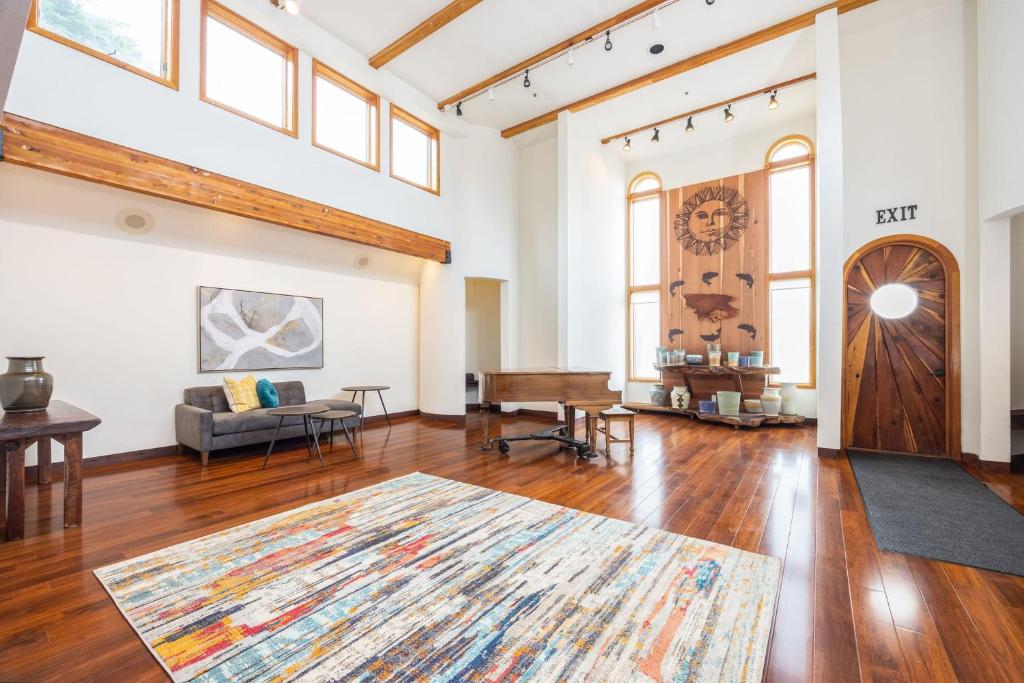 Photo #1 of Seaside Art Gallery Loft Inspire Your Creativity with Breathtaking Views! in Half Moon Bay, CA