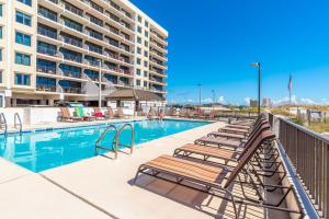 Photo #4 of Gulf Shores Island Winds East #103, Gulf Front. Closest building to Hangout! in Gulf Shores, AL