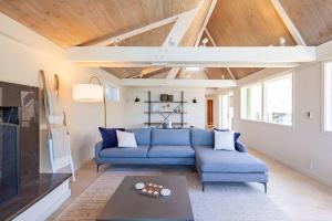 Photo #5 of Walk to the Beach from this Ocean Front Home in Moss Beach, CA