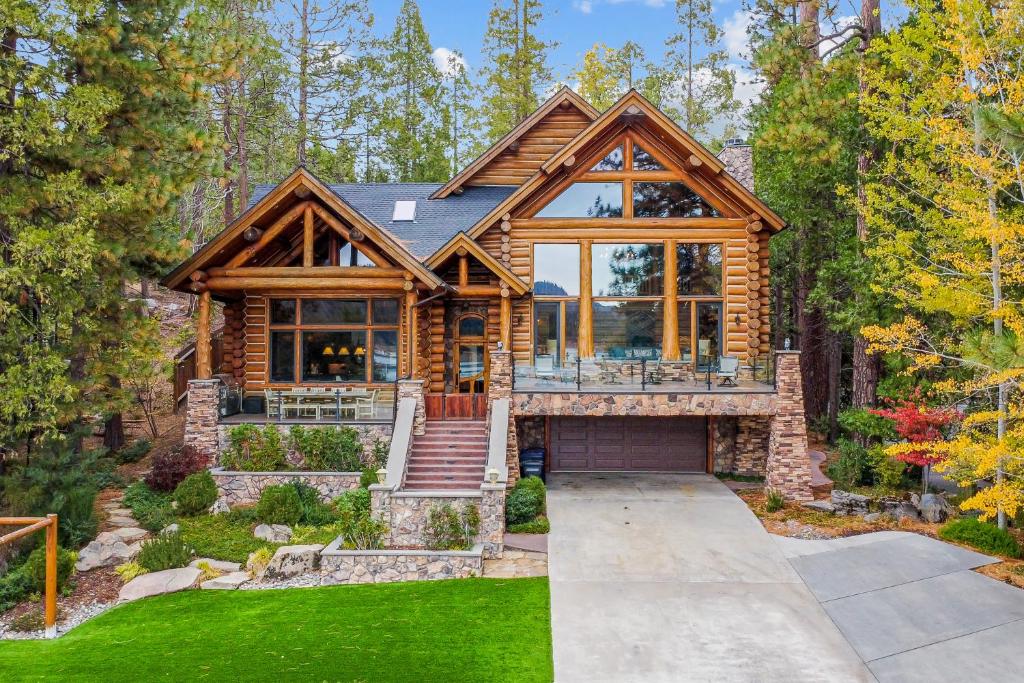 Photo of Willow Cove Log Cabin in Bass Lake, CA