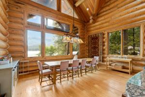 Photo #4 of Willow Cove Log Cabin in Bass Lake, CA