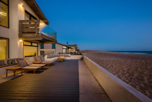 Photo #3 of Luxury Modern Designer Beach House on Sand w/ Pool in Ventura, CA