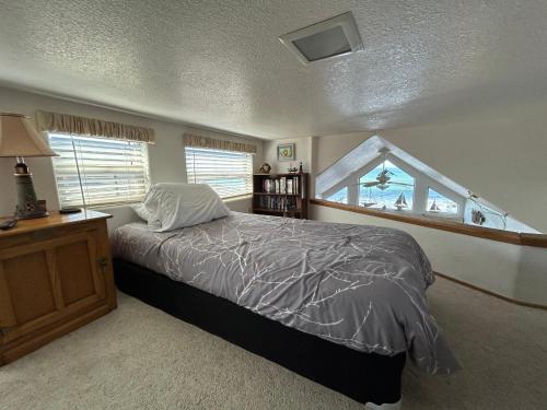 Photo #2 of Oceanfront Cabin 9 With Jacuzzi & Awesome Views in Smith River, CA