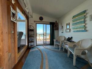 Photo #5 of Oceanfront Cabin 9 With Jacuzzi & Awesome Views in Smith River, CA