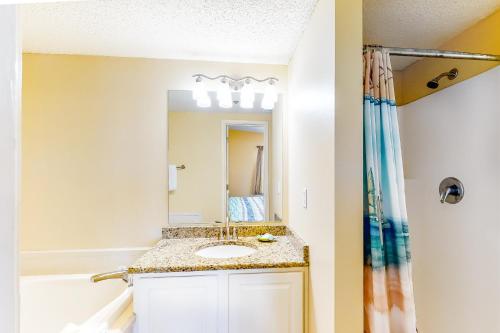 Photo #3 of Tropic Isl 501 in Gulf Shores, AL