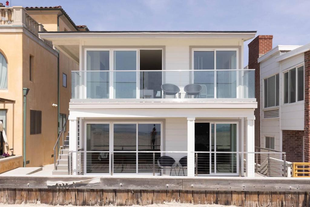 Photo #1 of 5609 East Seaside Walk in Long Beach, CA