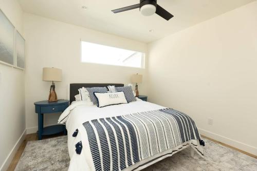 Photo #2 of 5609 East Seaside Walk in Long Beach, CA