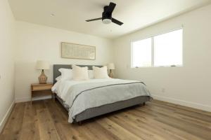 Photo #6 of 5609 East Seaside Walk in Long Beach, CA