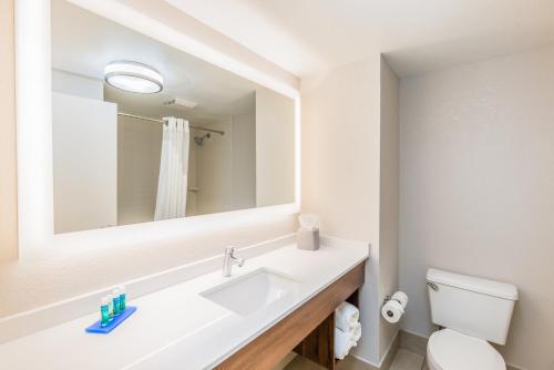 Photo #3 of Holiday Inn Express Orange Beach - On The Beach by IHG in Orange Beach, AL