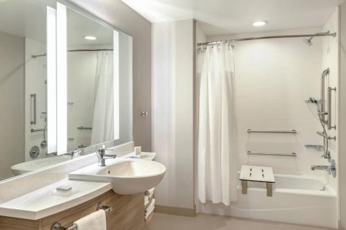 Photo #3 of SpringHill Suites by Marriott San Diego Carlsbad in Carlsbad, CA
