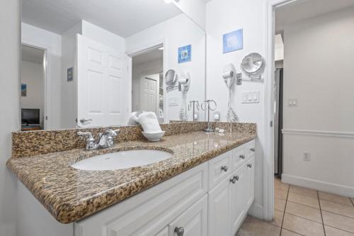 Photo #3 of Seawind 1305 in Gulf Shores, AL
