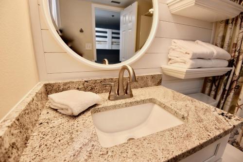 Photo #3 of Clearwater 4C in Gulf Shores, AL