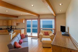 Photo #4 of Amazing Oceanview 2 bedroom Oceanfront! by OceanviewHotTubs Shelter Cove, CA Tesla EV Station in Whitethorn, CA