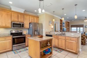 Photo #6 of Off The Hook - Very private lot with amazing gulf views perfect for your family beach vacation home in Dauphin Island, AL
