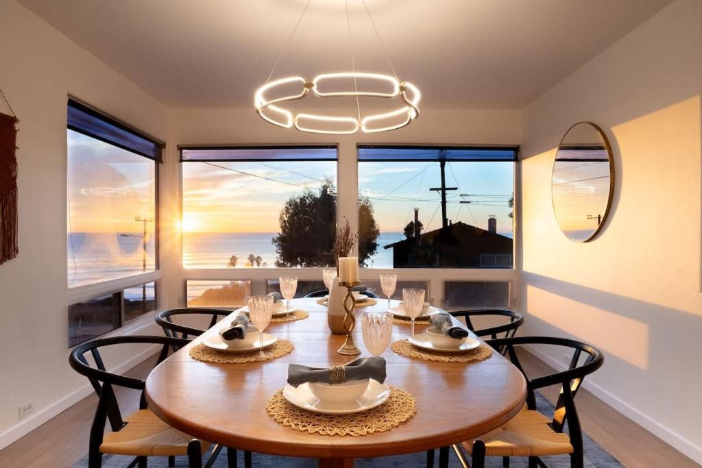 Photo #1 of Sunset Serenity On The Cliffs! in San Diego, CA