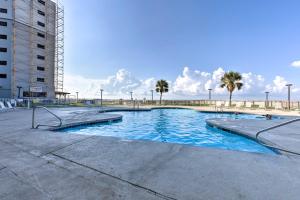 Photo #4 of Relaxing Gulf Shores Condo with Beach-View Balcony in Gulf Shores, AL