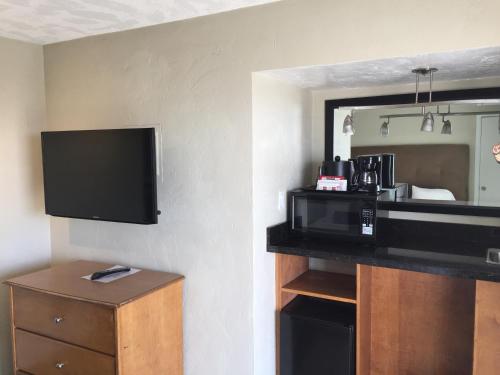 Photo #3 of Surfer Beach Hotel in San Diego, CA