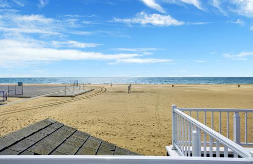 Photo #3 of 1404 W Oceanfront C in Newport Beach, CA