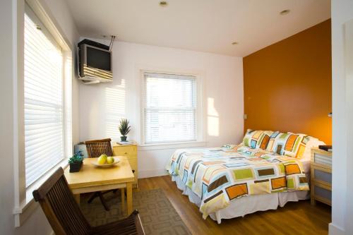Photo #2 of Venice Suites in Los Angeles, CA