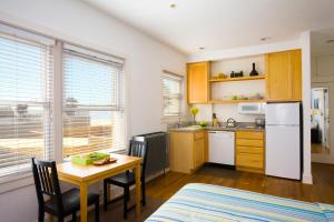 Photo #5 of Venice Suites in Los Angeles, CA