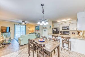 Photo #5 of Comfy Condo ~ Steps away from the beach! in Gulf Shores, AL