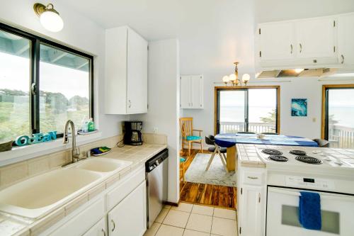 Photo #3 of Rahus Ocean Refuge with Manchester Coast Views! in Manchester, CA
