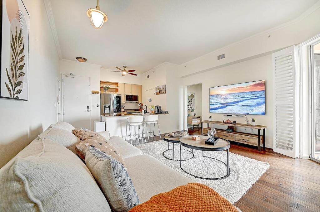 Photo #1 of Ocean View Suite by Convention Center & Beach in Long Beach, CA
