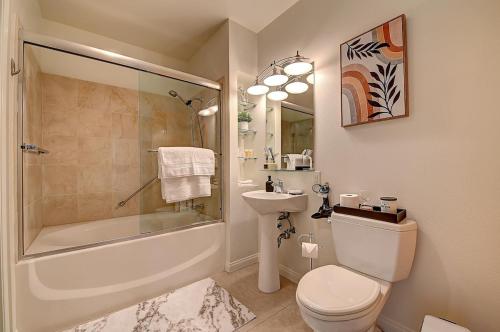 Photo #3 of Ocean View Suite by Convention Center & Beach in Long Beach, CA