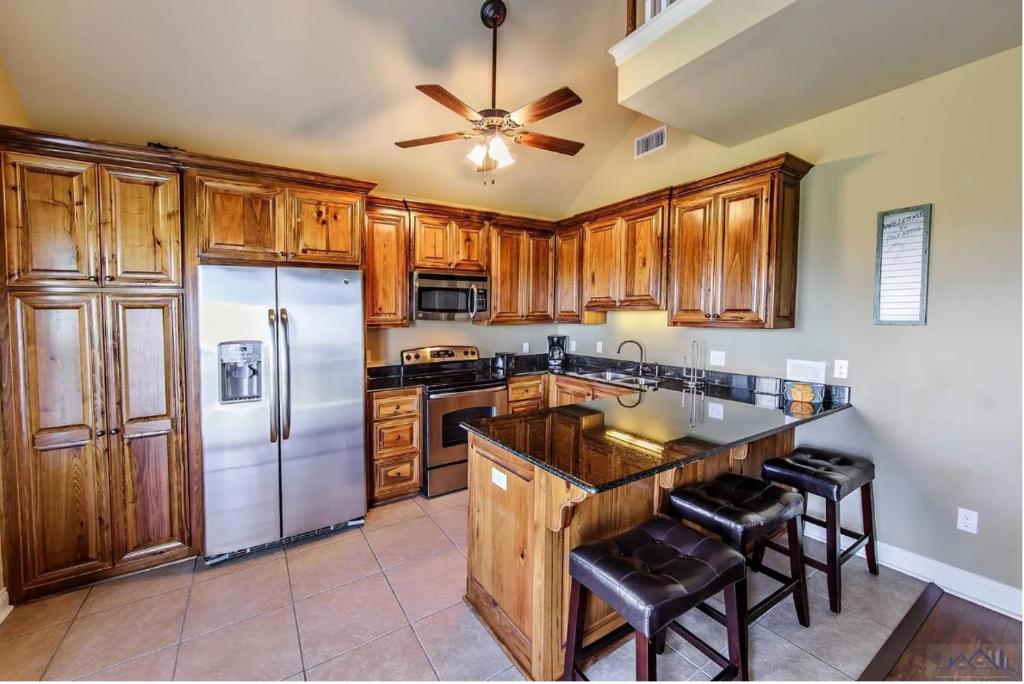 Photo of Grand Isle Unit E pet friendly detached condo 3 bedrooms 1 bath easy beach access in Grand Isle, LA