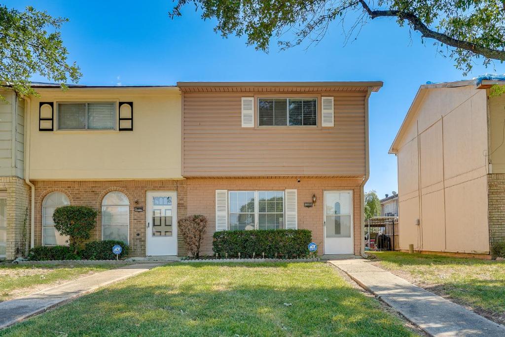 Photo of Bossier City Townhome with Patio and Outdoor Dining! in Bossier City, LA