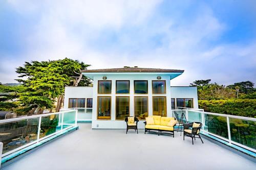 Photo #2 of Luxury Beachfront Penthouse Walk to the Beach Restaurants Entertainment in Half Moon Bay, CA