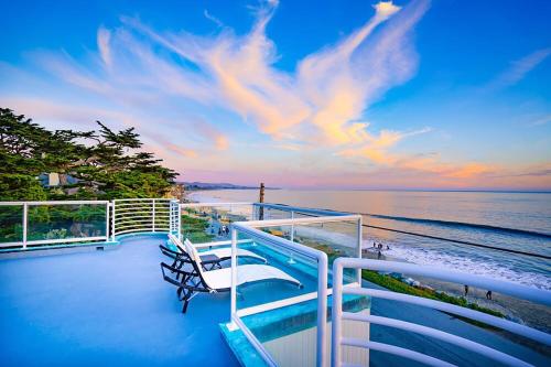 Photo #3 of Luxury Beachfront Penthouse Walk to the Beach Restaurants Entertainment in Half Moon Bay, CA