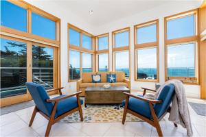 Photo #4 of Luxury Beachfront Penthouse Walk to the Beach Restaurants Entertainment in Half Moon Bay, CA