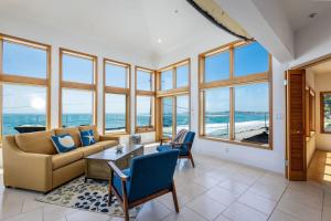 Photo #5 of Luxury Beachfront Penthouse Walk to the Beach Restaurants Entertainment in Half Moon Bay, CA
