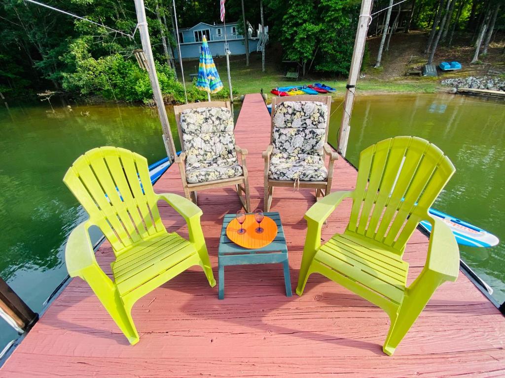 Photo of Paradise View Getaway-Dacha in Hartwell, GA