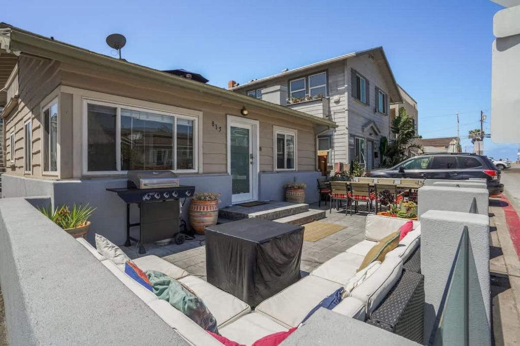 Photo #1 of 3bed 2bath beach cottage Steps to the Sand in MB in San Diego, CA