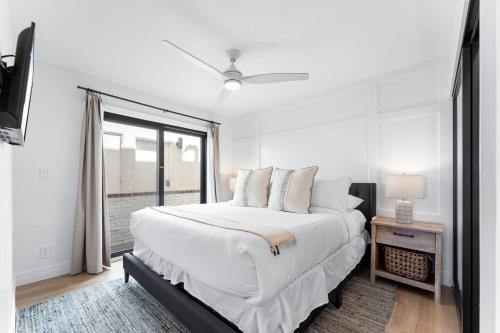 Photo #2 of Luxury Ground N Oceanfront Unit with Patio Lounge in San Diego, CA
