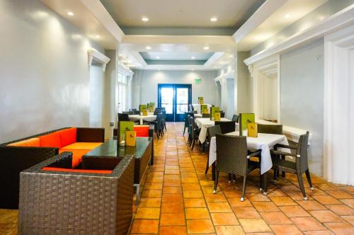 Photo #2 of Balboa Inn, On The Beach At Newport in Newport Beach, CA
